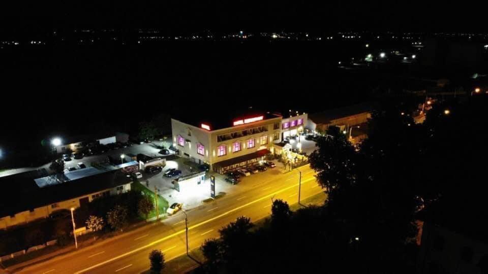 Hotel Onix Roman Luaran gambar