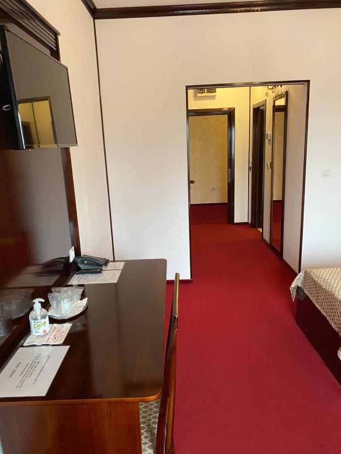 Hotel Onix Roman Luaran gambar